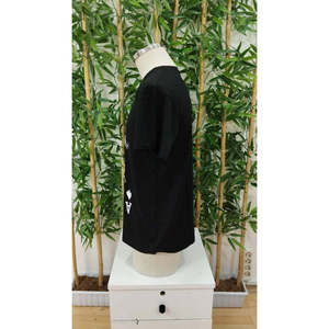 เสื้อยืดวิสโคสลายพิมพ์คอกลมแขนสั้นผู้ชาย รุ่น 18489 - สีดำ - Product Image 6