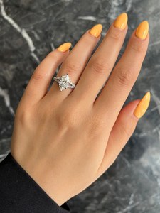 Marquise Cut 2,3 Carat IGI Certified Lab Grown Diamond F VVS2 Hecho a mano 14K Gold Split Shank Anillo de compromiso para fiesta de boda - Product Image 4