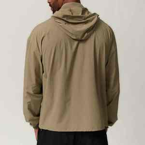 Chaqueta cortavientos con logotipo frontal de camuflaje ligero unisex, ropa deportiva informal verde oliva para exteriores - Product Image 3