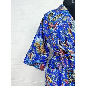 ชุดกิโมโนยาวแบบกลับด้านได้ Kantha Pur สำหรับผู้หญิง สีเขียวพาสเทล ลายสัตว์ ผ้าฝ้าย ใช้คลุมอาบน้ำหรือใส่เป็นชุดว่ายน้ำแบบกลับด้านได้ - Product Image 3