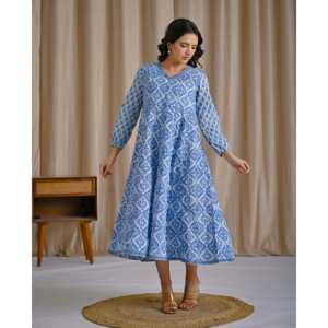 Vestido Anarkali Azul Pastel Estampado a Mano en Algodón, Casual, Elegante, Moderno, Transpirable, con Cintura Natural, Suministro ODM - Product Image 3