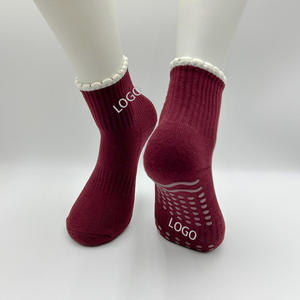 Calcetines antideslizantes bordados con logotipo personalizado para Pilates, Yoga, Barre, entrenamiento, algodón, agarre de tripulación, calcetines de Yoga para Pilates para mujer - Product Image 1