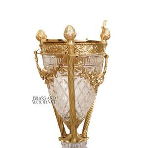 Jarrón Decorativo de Cristal de Lujo con Base Ornamentada de Latón Dorado, Centro de Mesa Premium para Decoración Clásica del Hogar - Product Image 5