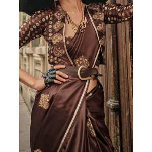 Impresionante Sari Marrón de Satén Tejido para Recepciones con Blusa para Bodas - Product Image 1