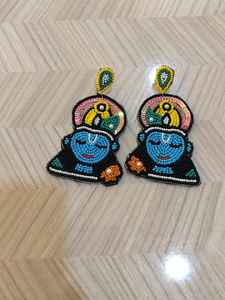 Boucles d'oreilles à glands perlés colorés Bijoux uniques faits à la main pour les événements de mode Styling et but de cadeau à vendre - Product Image 2