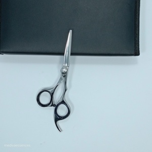 Tijeras de corte de pelo de acero inoxidable recién llegadas de alta calidad Color plateado para uso en salón - Product Image 4