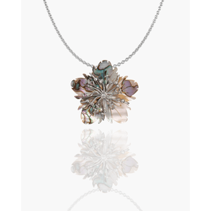 Colgante de Flor Geométrica Chapado en Rodio con Perla de Agua Dulce y Circonita - Product Image 4