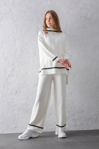 Tricots rayés pour femmes Sports deux pièces pull et pantalon surdimensionné à manches longues ensemble élégant pour le yoga et la marche quotidiens - Product Image 2