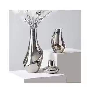 แจกันดอกไม้โลหะทำมือทันสมัย วางบนโต๊ะ เป็นมิตรกับสิ่งแวดล้อม คุณภาพสูง สำหรับตกแต่งบ้าน งานแต่งงาน ปรับแต่งขนาดได้ Decor Impex - Product Image 1