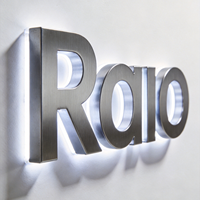 Letrero LED 3D Personalizado con Letras de Acero Inoxidable y Acrílico para Publicidad y Decoración en Exteriores