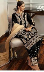 ชุดสูทปากีสถานกํามะหยี่ปักด้วยกางเกงสแตนตันพร้อมดูปัตต้าสุทธิสําหรับการขายออนไลน์ - Product Image 3