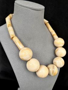 Colliers de perles en résine sur mesure Bijoux de style religieux pour les magasins d'accessoires de créateur et de mode pour les cadeaux - Product Image 3