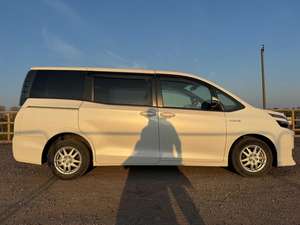 Voxy 2024 Usado, Sedán Automático de Gasolina, Cuero Oscuro, Llantas R17, Cámara Trasera 360 - Product Image 5