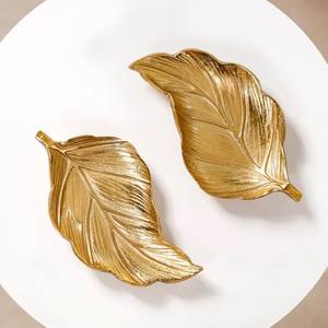 Plateau et assiette décoratifs réutilisables en forme de feuille d'or, vaisselle de service et accessoires de bijoux pour la décoration intérieure dorée - Product Image 2