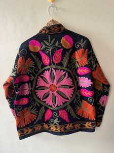 เสื้อแจ็คเก็ตปักลายซูซานี งานฝีมือ ผ้าฝ้ายลายดอกไม้ เสื้อคลุมสไตล์ชาติพันธุ์ วินเทจ โบฮีเมียน ลายชนเผ่า เสื้อโค้ทผู้หญิง ขายส่ง ส่งออก ผู้ขายในสหภาพยุโรป - Product Image 2