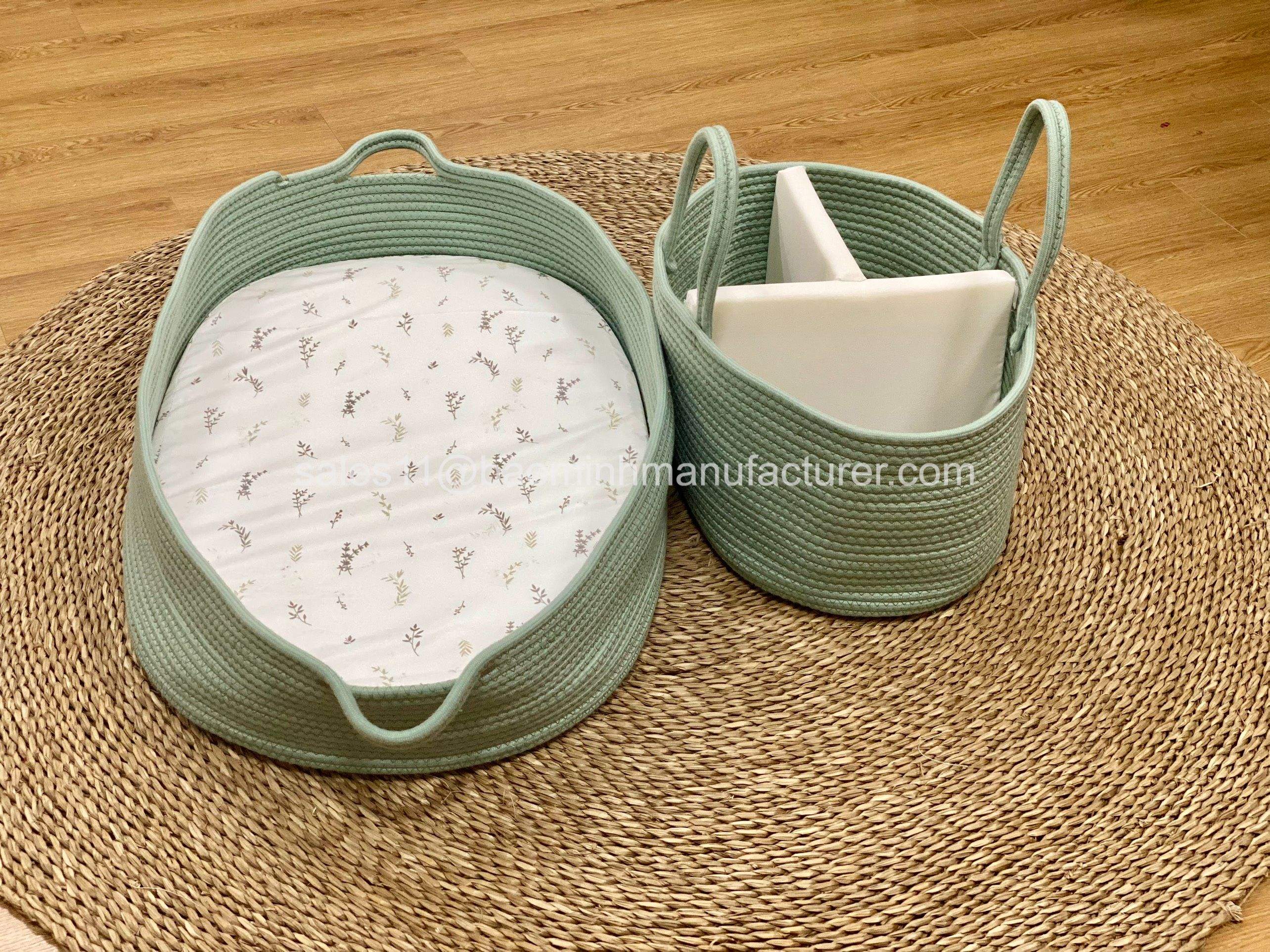 สีเขียวอ่อน