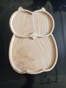 Bandeja decorativa de madera natural diseñada para usos múltiples, incluyendo servir comida u organizar Accesorios - Product Image 2