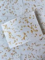 Kertas buatan tangan kain perca katun bermata empat dengan kelopak bunga gaillardia ideal untuk undangan pernikahan desainer untuk dijual kembali