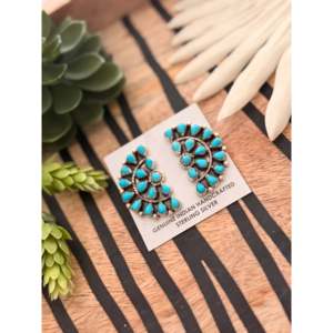 Boucles d'oreilles pendantes en turquoise de Kingman et argent sterling, faites à la main par des artisans Navajo, motif floral, pour cadeau - Product Image 4