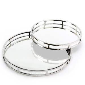 Bandeja minimalista de acero con acabado de espejo para servir bebidas modernas - Product Image 1