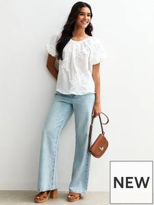 Top bordado de ganchillo floral blanco de algodón de gran oferta para un estilo de verano sin esfuerzo disponible a granel desde la India - Product Image 3