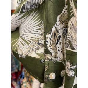 Camisas Casuales de Manga Larga para Hombre, Estampado de Jungla, Verde Bosque, Corte Holgado, Hechas de Tela Popelina de Algodón Puro - Product Image 4