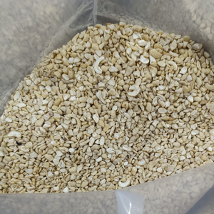 พร้อมส่ง เม็ดมะม่วงหิมพานต์แตก ขายเม็ดมะม่วงหิมพานต์ ระยะเวลาจัดส่งสั้น ถั่วแห้ง SANTIGO - Product Image 1