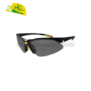 P620 - Gafas de Seguridad Protectoras para Operadores de Máquinas con Protección Lateral y Resistencia a los Arañazos - Product Image 2