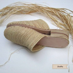 รองเท้าทำด้วยมือโมร็อกโกทำจากใยปาล์มธรรมชาติและฝ่าเท้าหนังแท้ Ziraffia - Product Image 1