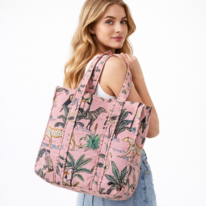 Vibrant pour le sac fourre-tout en coton à imprimé animal Jungle Safari rose Mode durable essentielle avec impression en blocs - Product Image 2