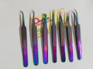 Pince à cils Diamond Grip Logo privé Pince à cils incurvée et à volume arc-en-ciel en acier inoxydable Pince à cils classique et volumineuse - Product Image 2