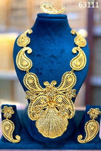 Conjunto de Collar de Diseño con Acabado Dorado de Lujo con Colgante llamativo y Pendientes a Juego para Bodas y Fiestas 63107 - Product Image 5