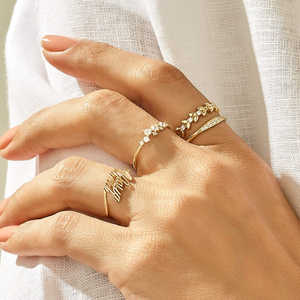 Anillo de Compromiso Minimalista de Diseño Personalizado para Mujer, Plata de Ley 925 Maciza, Chapado en Oro, con Incrustaciones de Moissanita de Corte Brillante - Product Image 3