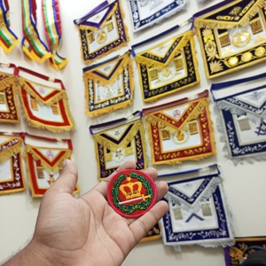 Orden del Amaranto Símbolo Corona Recortada Hierro En Parche - Product Image 3