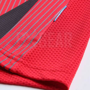 Uniforme de fútbol hecho en fábrica con número y nombre personalizados disponibles en varios tamaños, colores y estilos para equipos y clubes - Product Image 6