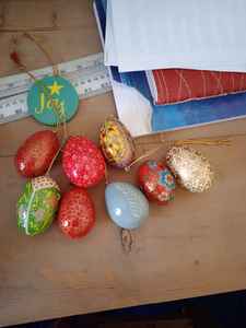 Bolas de papel maché de pintadas a mano, adornos de Navidad decorativos, precio al por mayor, ecológicos - Product Image 2