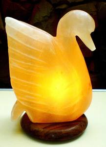 Lámpara de Sal Rosa del Himalaya con Diseño de Flores Talladas, Artesanía Natural, Decoración para el Hogar - Product Image 4