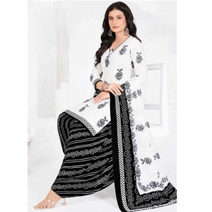 Costume de créateur pakistanais Salwar Kameez avec des motifs traditionnels et une coupe confortable disponible au meilleur prix - Product Image 1
