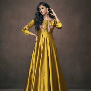 Navya Vol 10 Vardan Venta al por mayor Estilo de fiesta formal de las mujeres Seda Kurtis Ropa india y pakistaní Estilo Azul marino Color EN LA India - Product Image 1