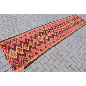 Alfombra Kilim Vintage en rojo marrón 2,8X13,5 pies alfombra de yute de tejido plano con patrón de retazos para adolescentes modelo de pasillo rectangular - Product Image 2