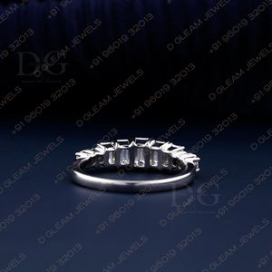 Alliance de mariage romantique en moissanite taille Asscher 2,55 TCW, bande éternelle latérale, empilable, asymétrique, certifiée IGI - Product Image 5