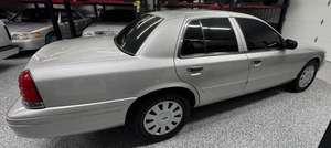 Ford Crown Victoria Interceptor Pursuit 2011, Turbo Diésel, Transmisión Manual, Interior Oscuro, Asientos de Tela, Volante a la Izquierda, R16 - Product Image 4