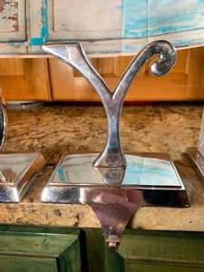 Soporte de media de metal en acero de la mejor calidad con forma y tamaño únicos, perfecto para vajilla elegante y artículos de decoración del hogar - Product Image 4