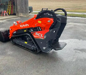 Livraison Gratuite - Chargeuse Compacte Kubota SCL1000 Rouge avec Moteur Diesel, Godet Avant et Pompe Hydraulique - Product Image 5