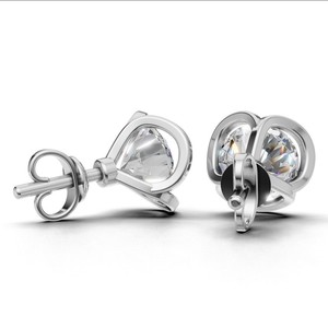 Boucles d'oreilles clous en diamant de laboratoire certifié IGI, taille ronde, monture closée, en or 18 carats, avec fermoir à vis - Product Image 3