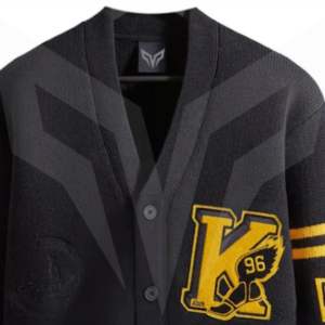 Cárdigan universitario de gran calidad, diseño personalizado unisex, cuello en V, botón de punto, ropa de calle griega bordada - Product Image 3