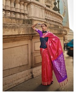 Saree inspiré de la soie avec un design en filet pour les femmes - Product Image 4