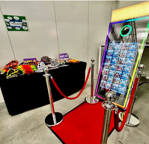 Photomaton miroir magique sur roulettes 70 pouces avec écran 43 pouces - Product Image 1