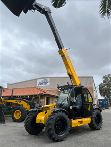 Nueva Carretilla Elevadora Telescópica con Motor Diésel, Capacidad de Carga de 2500 kg, Tracción en las 4 Ruedas, Garantía de 4 Años para Talleres de Reparación de Maquinaria - Product Image 4