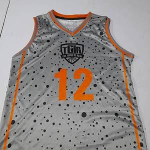 Conjuntos de uniformes de baloncesto impresos personalizados de secado rápido al por mayor de fábrica y chaleco para una emocionante experiencia de rendimiento de verano - Product Image 5